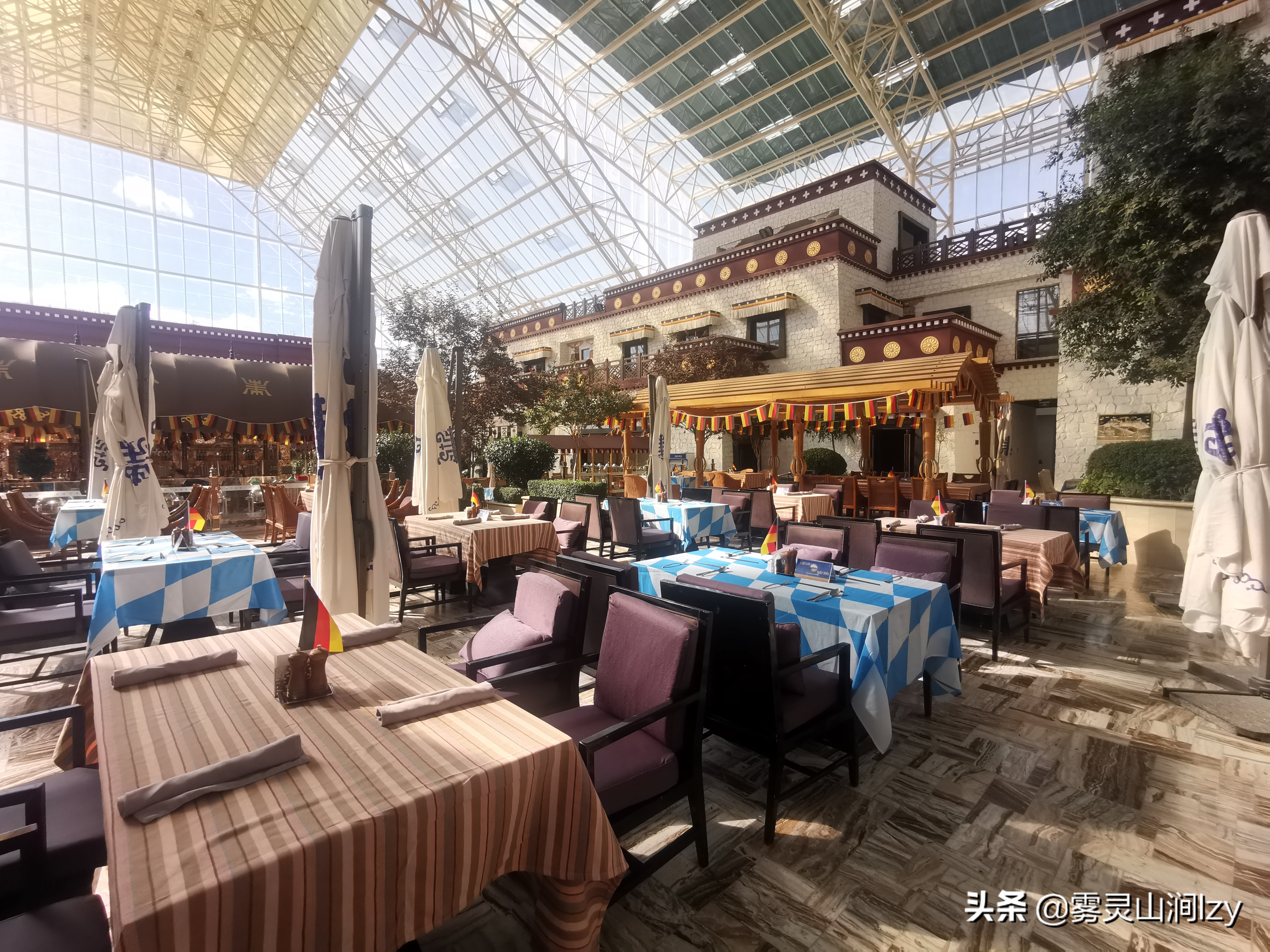 蓝天白云下的雪域高原布达拉宫,蓝天之下日光之城简介