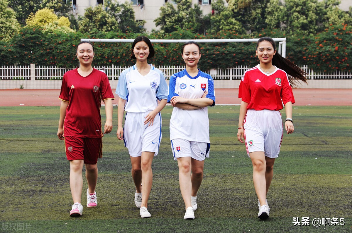 喜欢足球的男生是怎样的,为什么男生都喜欢看足球比赛