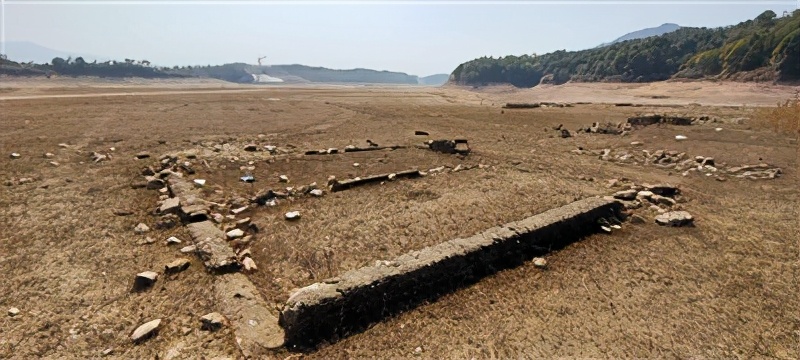 明代万绿湖刻石,河边钓鱼发现古碑