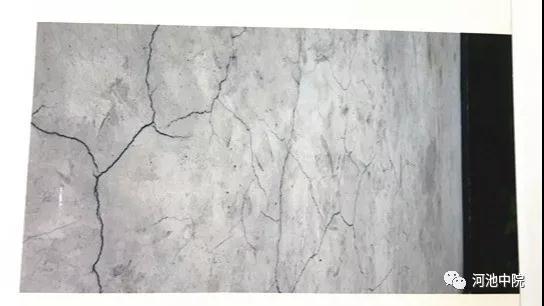 河池：建房第二天，墙裂了！劣质水泥让消费者苦不堪言，厂家赔偿全部损失