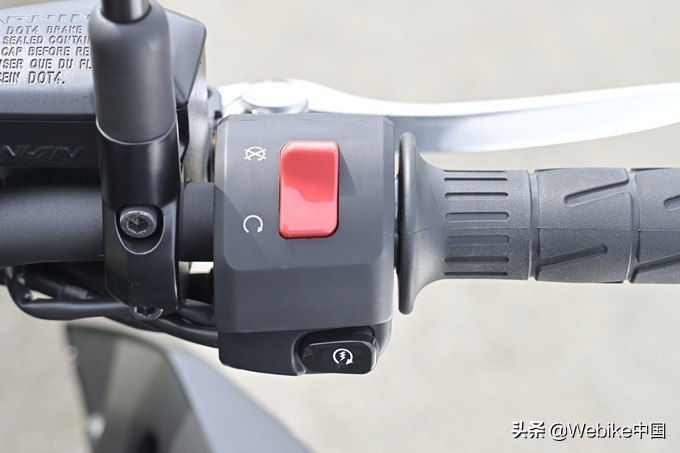 川崎z900跟川崎z1000有什么差别,川崎Z900驾驶体验