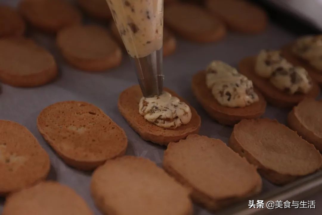 竟然比马卡龙还好吃?日本爆款小点心朗姆葡萄夹心饼干,超全配方