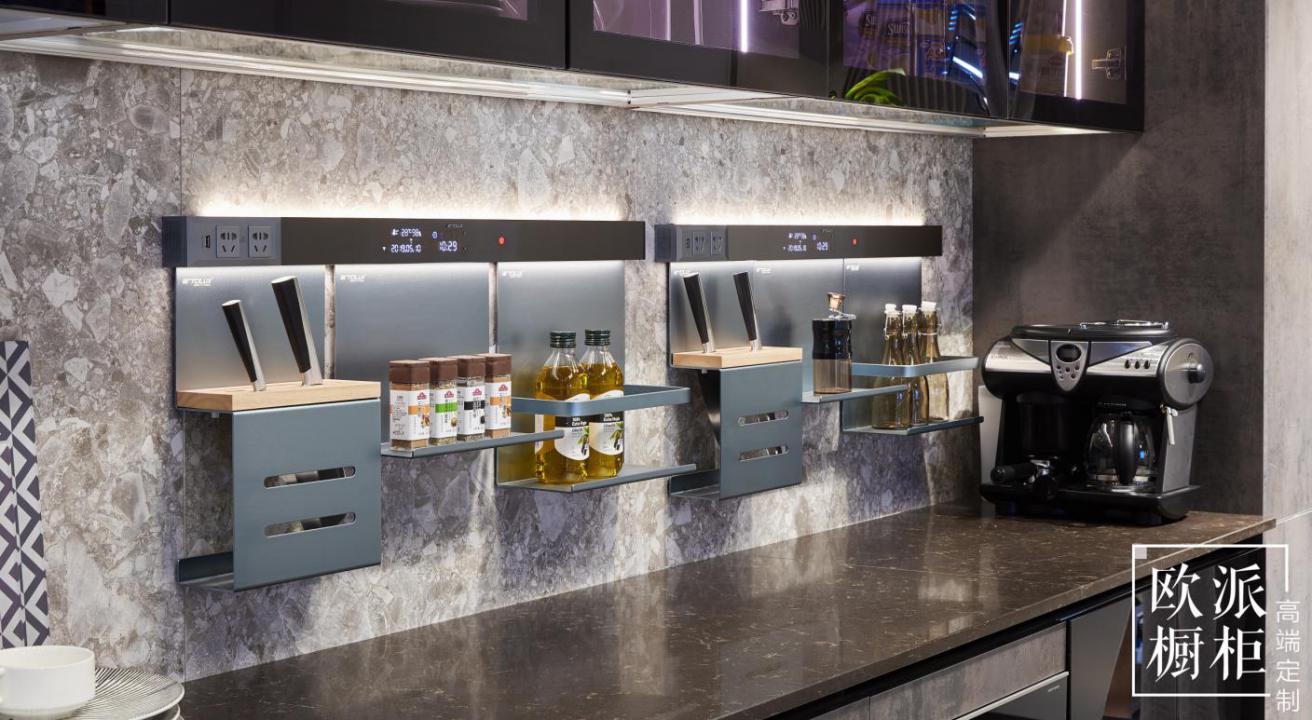 绝了！朋友家橱柜只有手臂那么长，灶具竟然斜着装