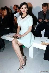 怎么改善溜肩让肩膀变平的视频,溜肩一招改善