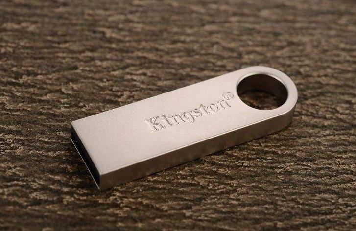 u盘插入电脑一直提示需要格式化,为什么u盘插手机上会提示格式化