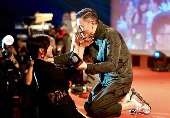 “天王”刘德华：经历了3段感情，最后为何选择朱丽倩？