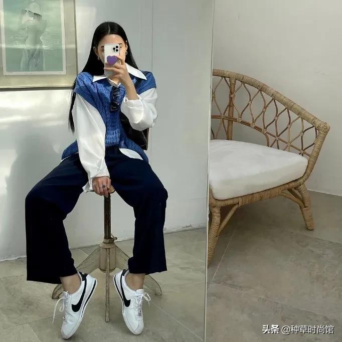 雾霾蓝和克莱因蓝哪个显白,宝蓝跟克莱因蓝哪个显白