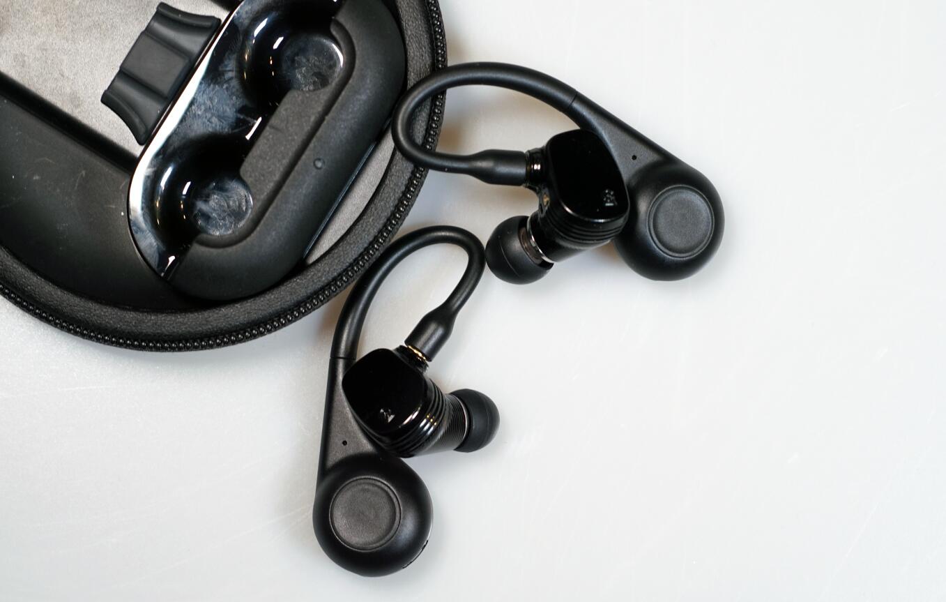 聊一下我喜欢的摇滚音乐以及适合听摇滚的耳机，*放播**器