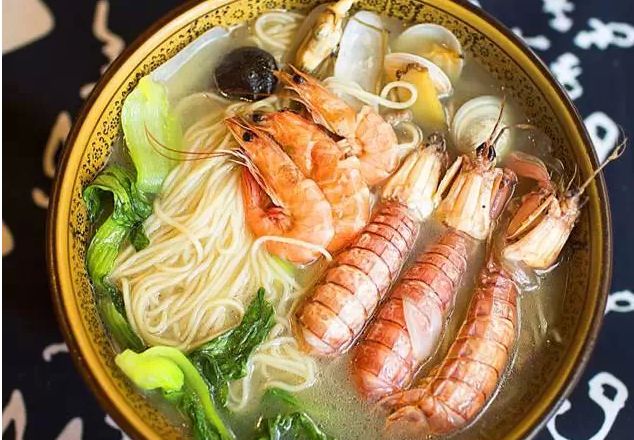 舟山海鲜面哪家最好吃,慕名而来的海鲜面