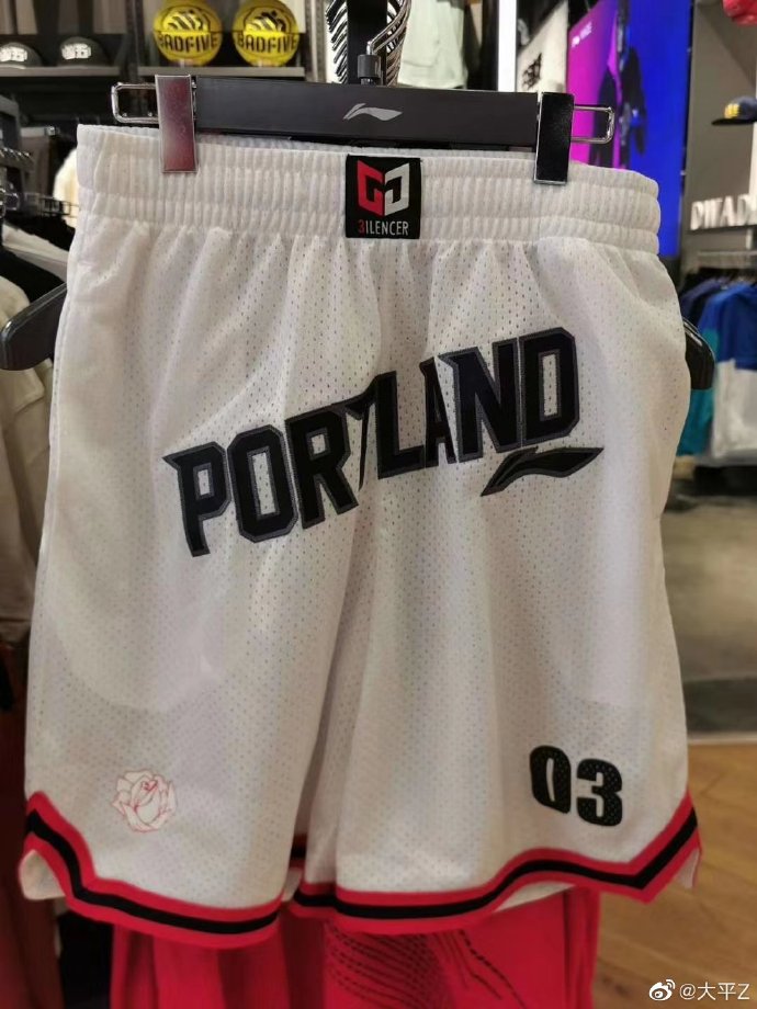 李宁新品惊喜多！韦德8闪电侄子+CJ新装备+联名头盔、耳机曝光