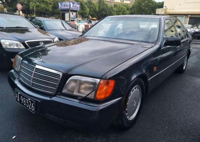 90年代奔驰s600街头,中国豪华警车奔驰s600
