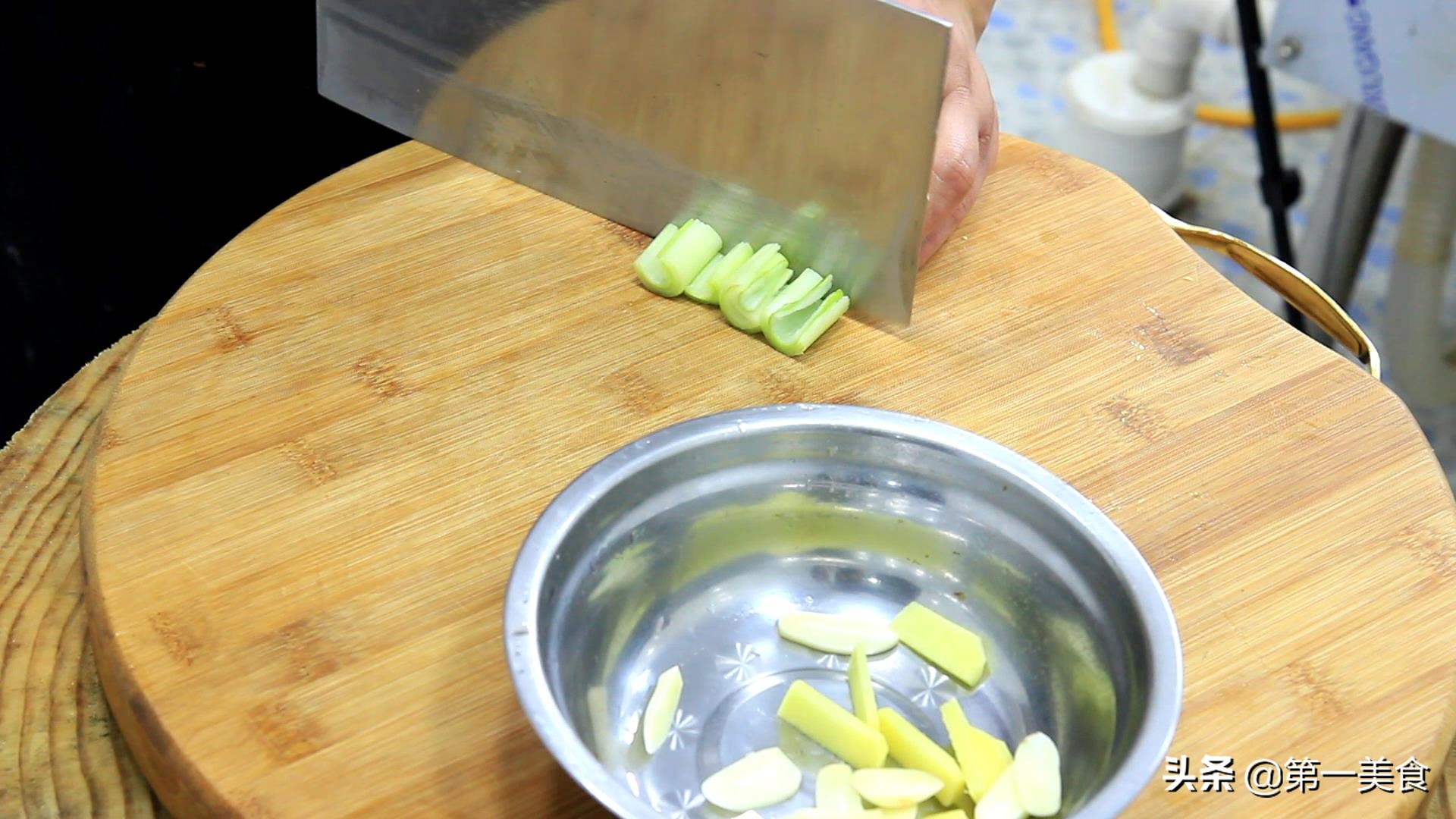 炒肉的时候怎么让肉能够鲜嫩顺滑,炒肉怎么才能炒得又嫩又香