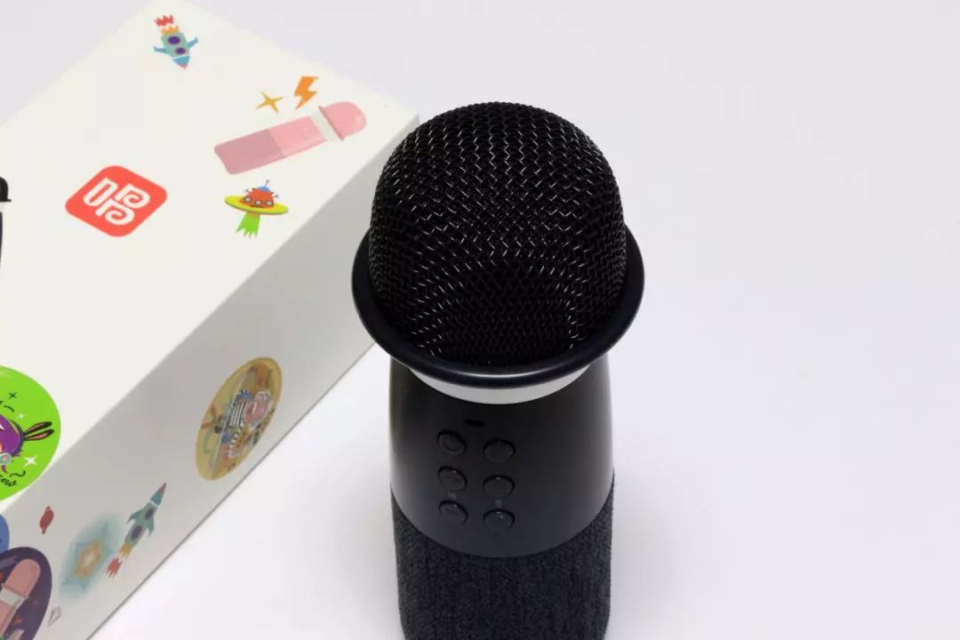 不出门就可以K歌,好嗨哟!唱吧麦克风评测