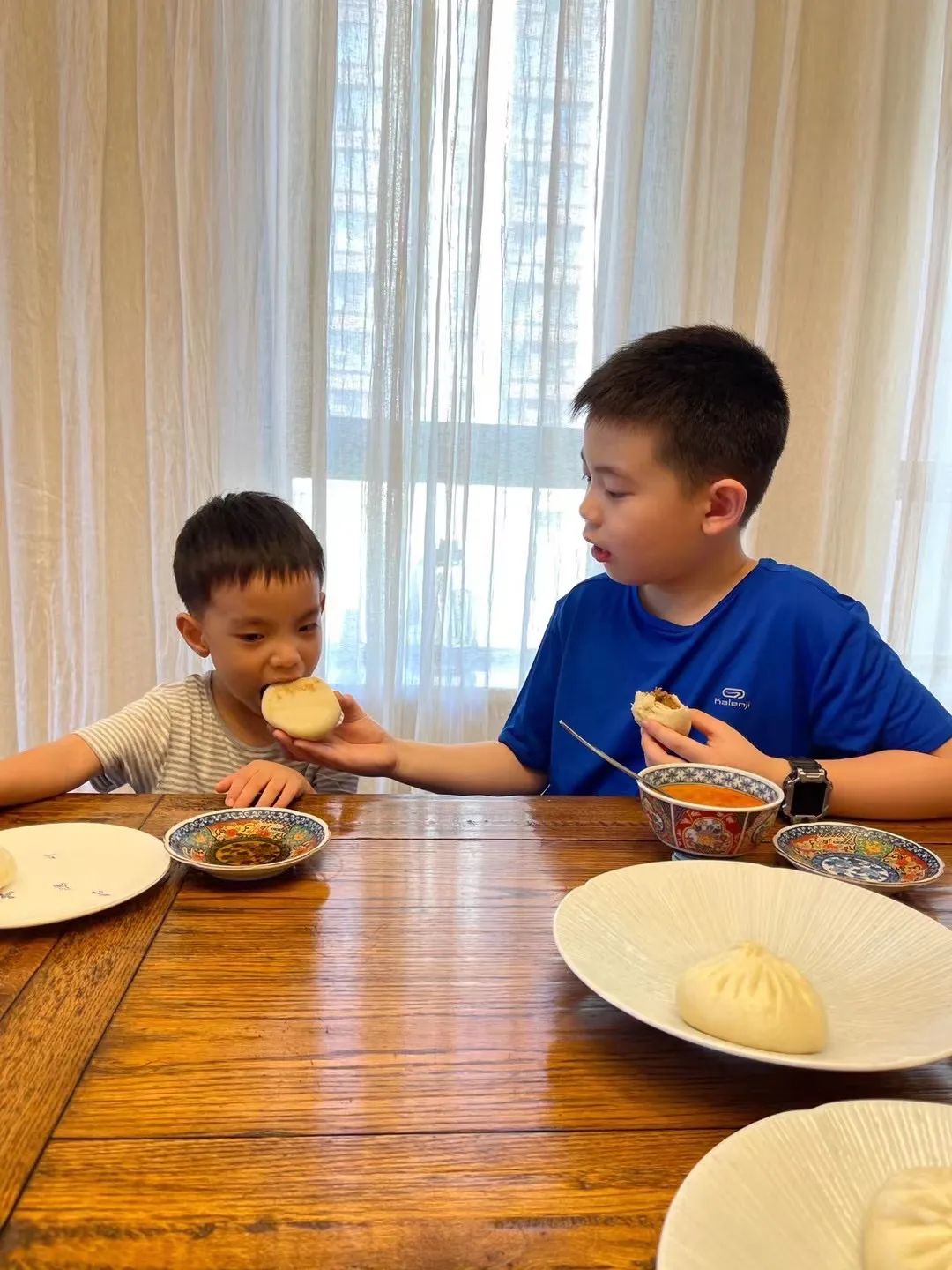 文怡姐家的“同款菜单”来喽！一睹男生宿舍的吃播现场