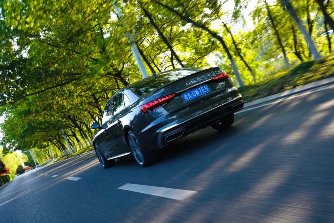 新奥迪a4l跟新宝马3系,运动性