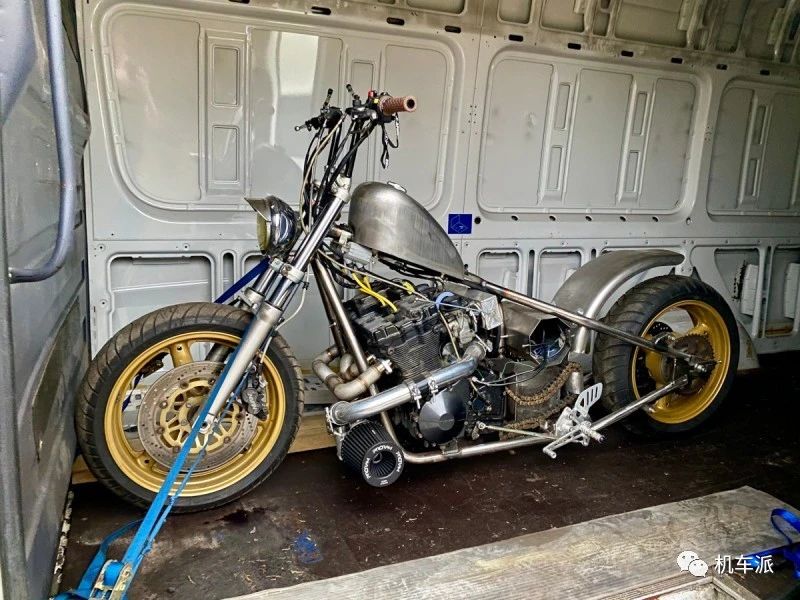 定制|200匹涡轮增压“匪王”变身bobber竞速赛车