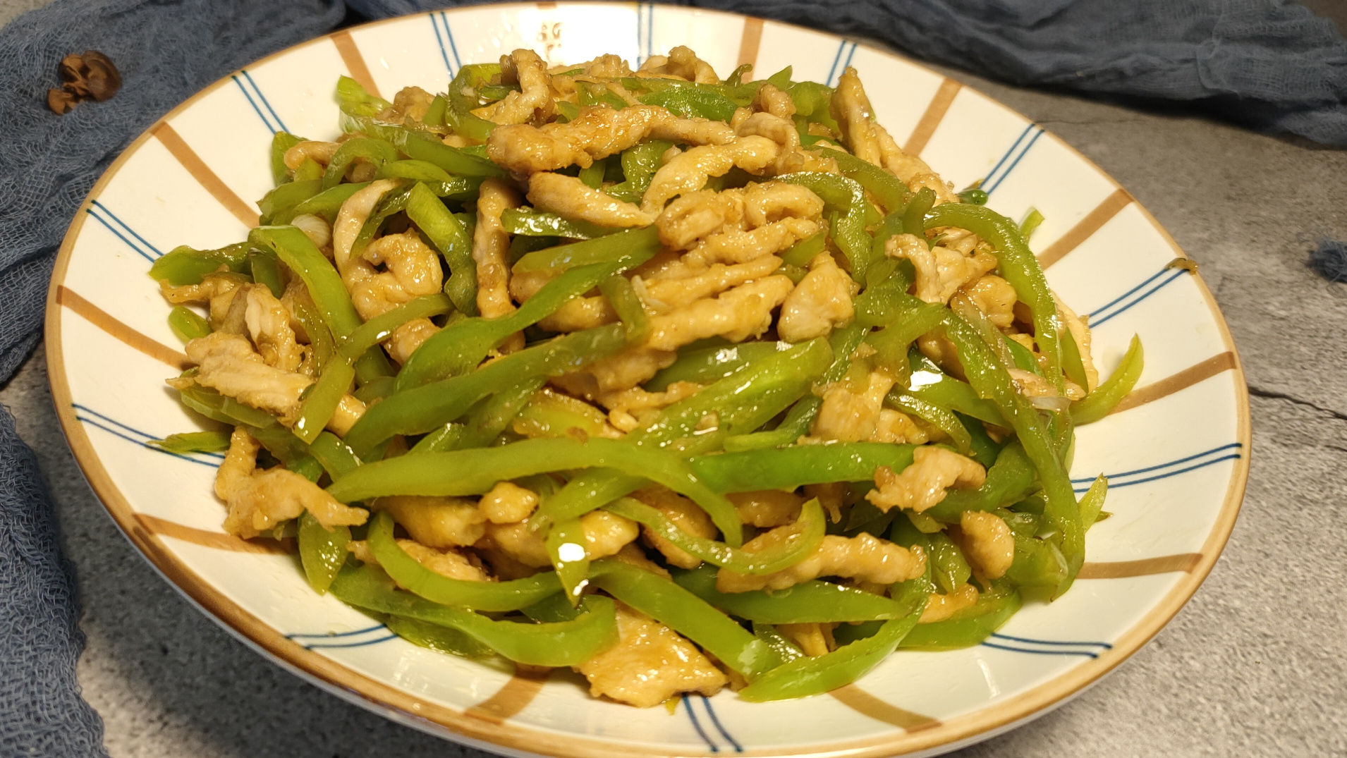 炒肉的技巧怎么才能不粘锅和熟透,炒肉时怎样做肉才不柴