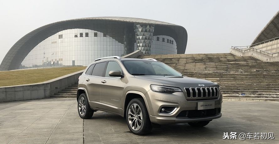试驾2019jeep自由光全能版,jeep自由光试驾新款