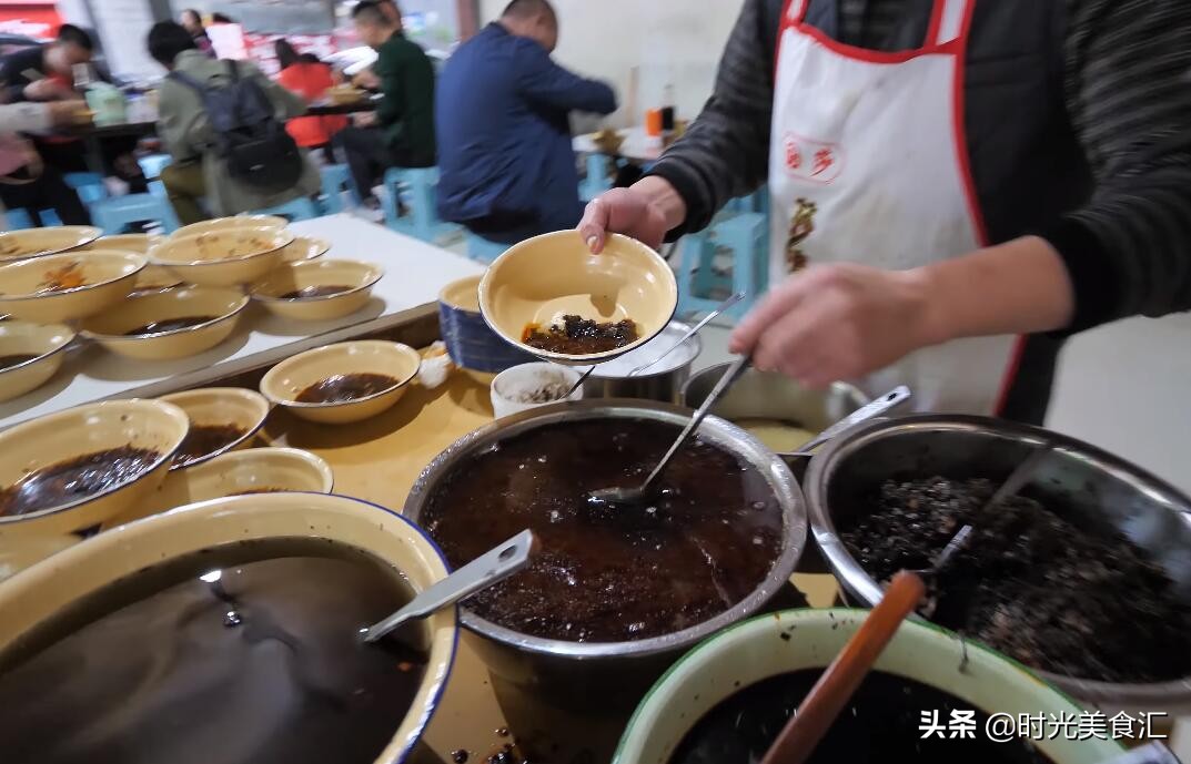 重庆小面特色小面馆,重庆街边小面馆市井味道还原本色