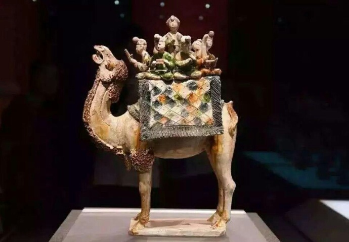 古墓挖出来的石板是什么样的,古墓发掘出大量壁画和石板