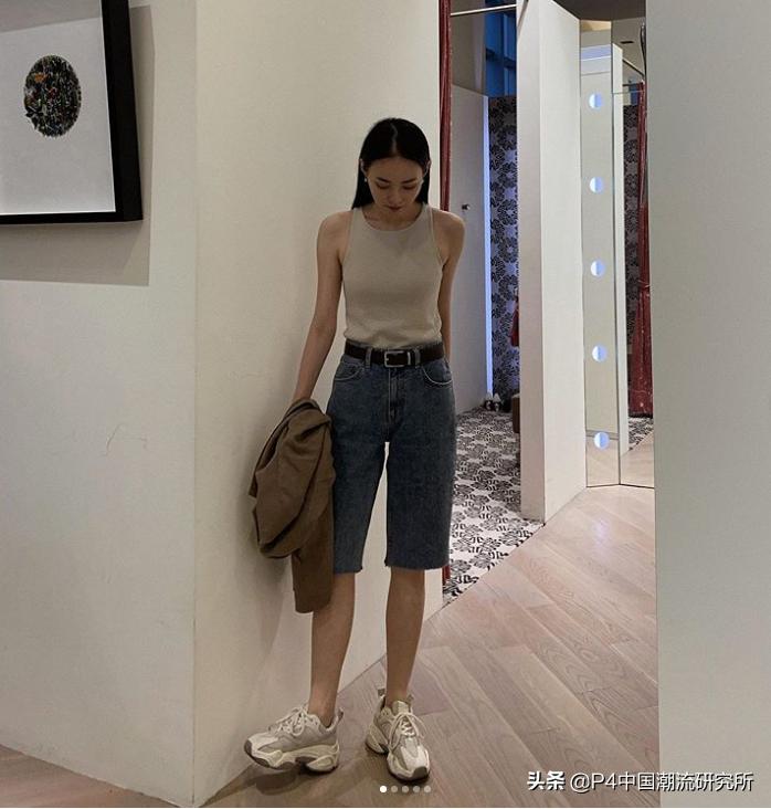 牛仔短裤怎么穿才好看,牛仔短裤就要穿这样的舒适又显瘦