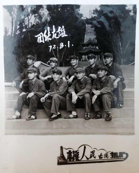 我在部队入*党**的经历*党**员要吃苦在前享受在后