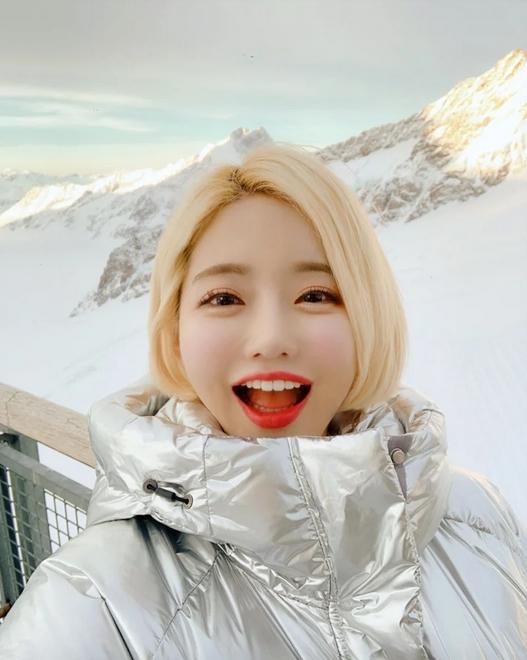 韩国“热辣DJ”素颜出镜，粉丝直言：太普通，这3步化妆术太牛