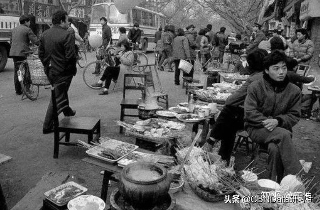 按签儿算钱的串串和称斤卖的麻辣烫，吃哪种更划算？