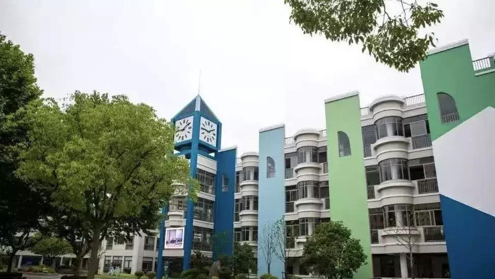 一年招生200人,一年招生最多的学校