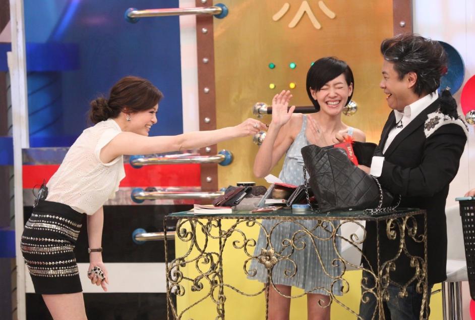 小S这样的朋友值得深交，吊唁朋友真诚，安慰家属也是高情商