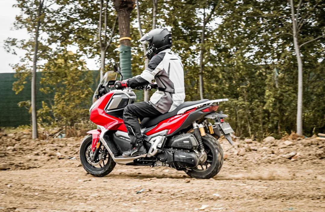 大阳ADV150胖虎试驾:真正的跨界踏板,兼顾城市越野可玩性极高