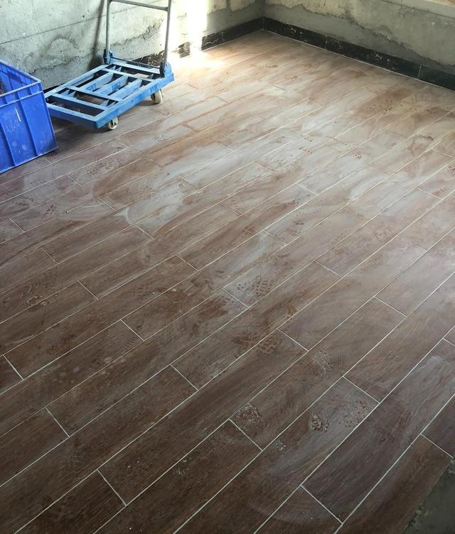 被装修师傅吐槽木纹砖,为什么设计师推荐鱼骨木纹砖