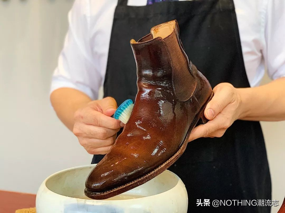 真皮皮鞋龟裂保养小窍门,绒面皮鞋湿了怎么清理