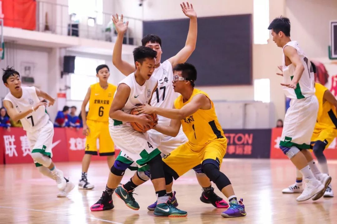 新·十六强齐亮相高中赛场见*力暴**隔扣丨18-19耐克高中联赛