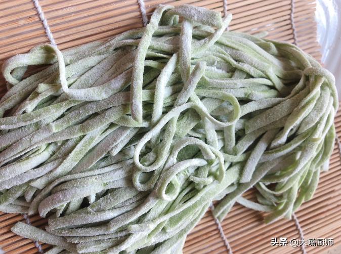 手擀面加多少红薯淀粉更爽滑劲道,手擀面怎么做才劲道有弹性