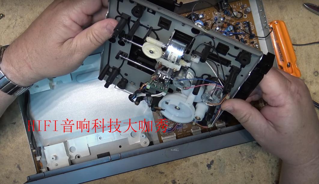 NAC5320cd*放播**机，无法进出仓和不读碟故障维修，聚焦调整方法