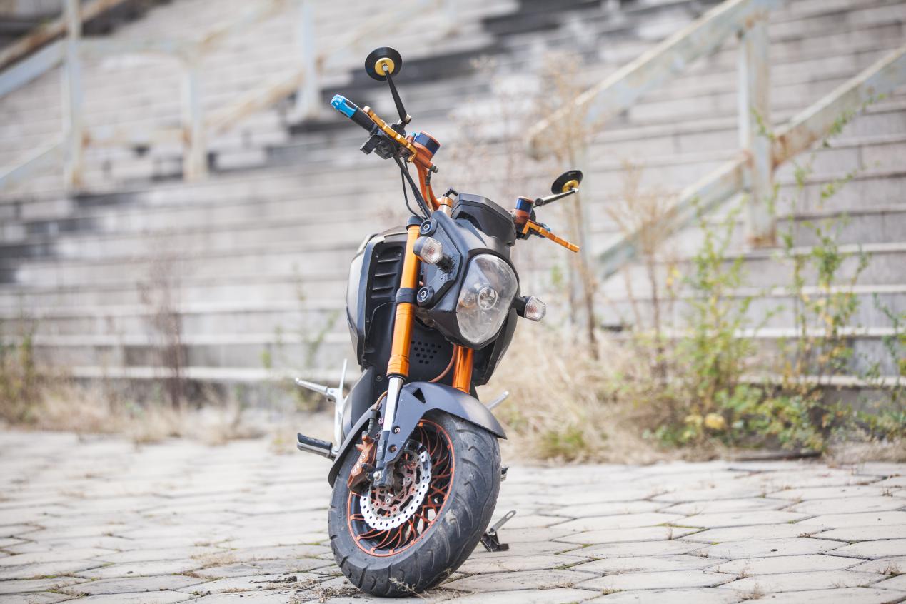 孤独夜里男孩的唯一陪伴，小厂电摩也有的情怀槽车详聊小猴m3！