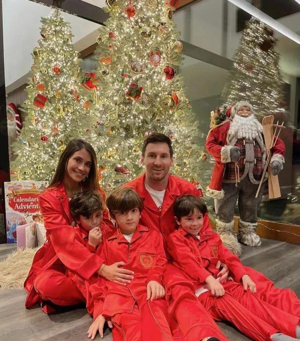 足球绝代双骄c罗与梅西,天下足球绝代双骄c罗与梅西