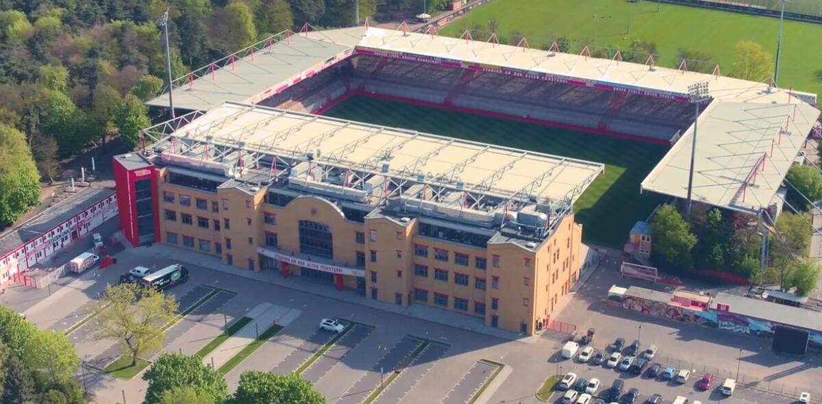 仅3成球迷支持重庆队“苟活”！承认吧，我们爱的不是足球本身