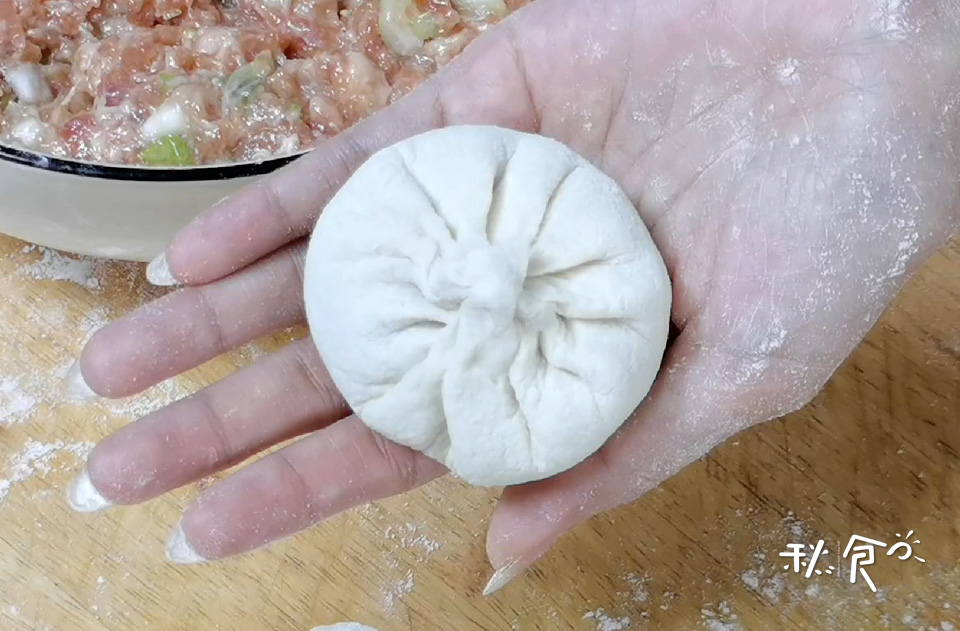 手把手教你做鲜肉包，发面、调馅用料是关键，汁鲜味美、暄软可口