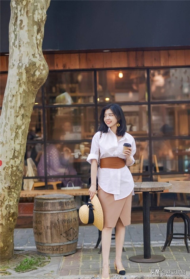 秋冬叠穿白衬衫怎么搭裤子,衬衫怎么穿两件