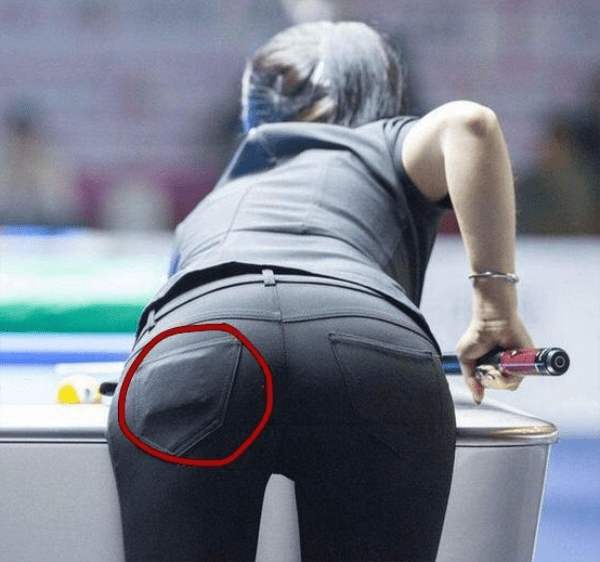 37岁潘晓婷身价过亿，比赛时屁股口袋鼓起，网友：真让人脸红