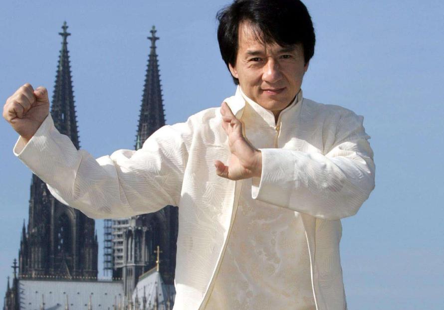 成龙66岁的传奇生涯,成龙65岁寿辰