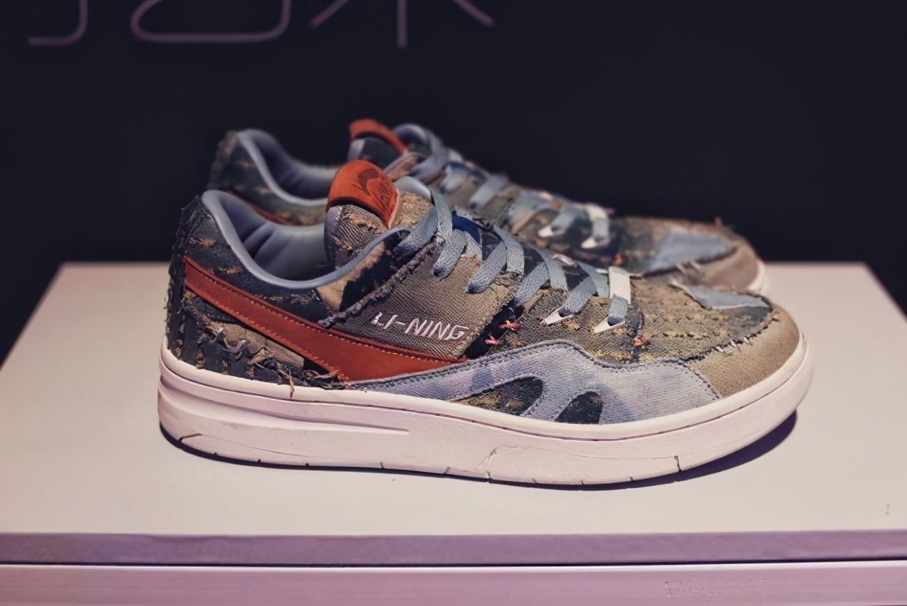 李宁惟吾pro联名aape,aape联名李宁驭帅照片