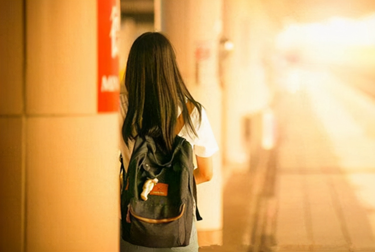 老汉扛煤气罐16年,62岁老汉扛煤气罐供出女博士