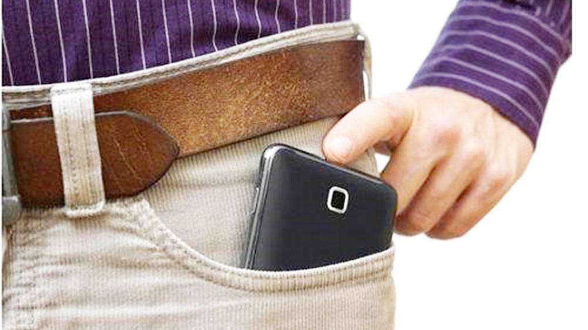 手机放在口袋的正确方法,手机屏幕怎么放口袋里