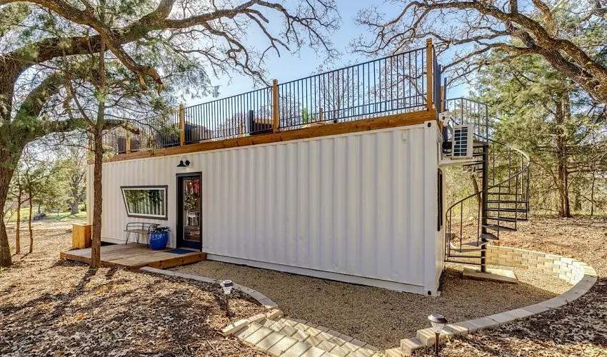 33㎡简约纯白货柜屋！入住美国德州体验树林风光