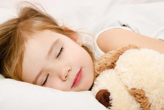 宝宝睡觉如果出现这4种小动作,宝宝睡觉出现这种现象要当心