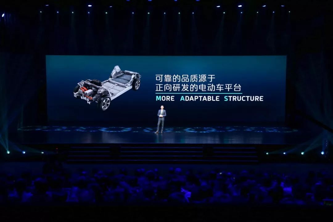 2022款零跑纯电suv,爱驰u5智能电动车