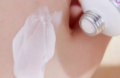 刘诗诗天鹅颈一字肩,不必羡慕刘诗诗的天鹅颈完美脸型